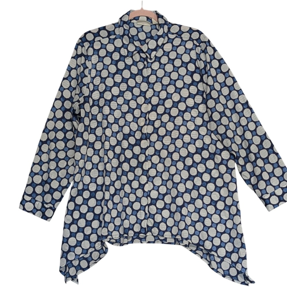 Chicos Blue White Polka‎ Dot Sharkbite Hem Tunic Button Down Shirt Size 3 (XL)